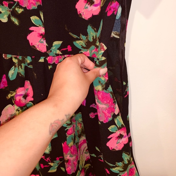 Floral Romper - Picture 6 of 8